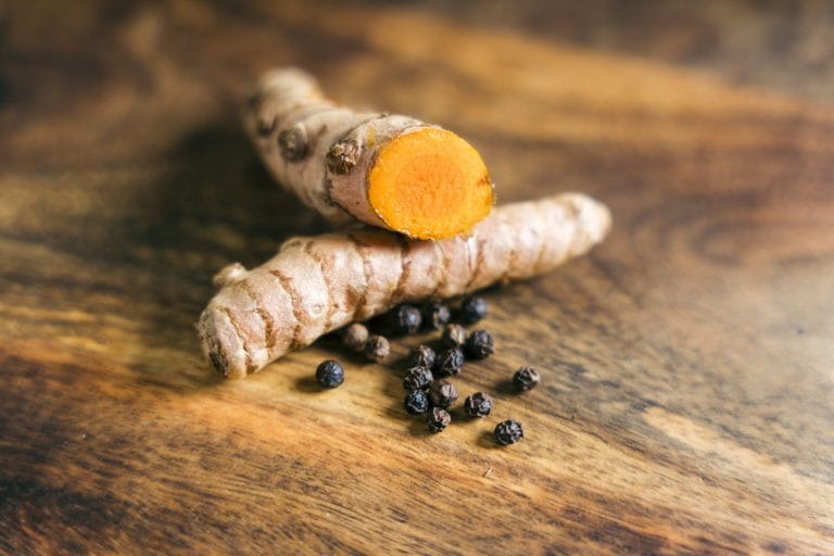 Kurkuma mit schwarzem Pfeffer