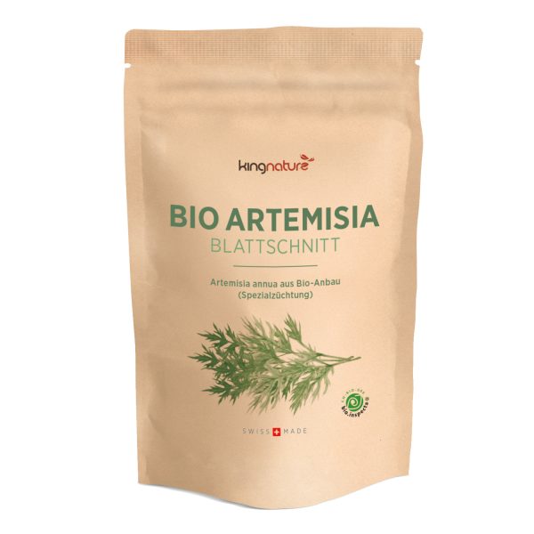 Artemisia_Blattschnitt Ein beiger, wiederverschließbarer Beutel mit der Aufschrift Artemisia Blattschnitt Bio zeigt das Logo von kingnature, den Text Swiss Made und eine grüne Illustration eines Artemisia-Blattes. Die aufrecht stehende Verpackung steht vor einem weißen Hintergrund.