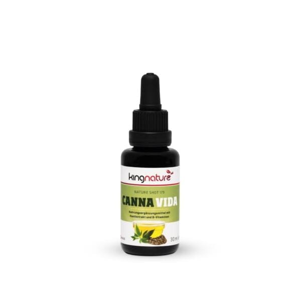Canna Vida Productshot Front (55) WEB Auf einer kleinen dunklen 30-ml-Flasche mit der Aufschrift „Canna Vida“ und einem Tropfverschluss sind Blätter und Samen auf dem Etikett abgebildet, was darauf hinweist, dass sie Hanfextrakt und Vitamin E für eine natürliche Mischung enthält.