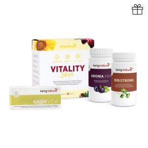 Energiepaket_medium-3 Das Nahrungsergänzungsset Energiepaket Medium mit der Vitality Shot Box, der NADH Vida Box, Aronia Vida und Q10 Strong ist auf weißem Hintergrund angeordnet und hat oben rechts ein kleines Geschenksymbol.