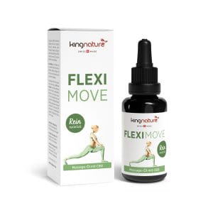 Fleximove_Box_Bottle_De Abgebildet sind eine Flasche und eine Schachtel kingnature FLEXI MOVE Massageöl mit CBD. Die Verpackung zeigt eine sich streckende Frau und einen grünen Text, der darauf hinweist, dass das Produkt natürlich, in der Schweiz hergestellt und mit hochwertigem CBD angereichert ist.