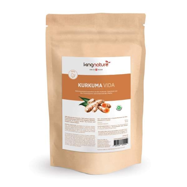 Kurkuma Vida Nachfüllbeutel Ein brauner wiederverschließbarer Nachfüllbeutel mit der Aufschrift „Kurkuma Vida Bio“ mit Abbildungen von Kurkumawurzeln und Kapseln, die eine Nahrungsergänzungsmischung aus Kurkuma, Kardamom und Pfeffer enthalten.