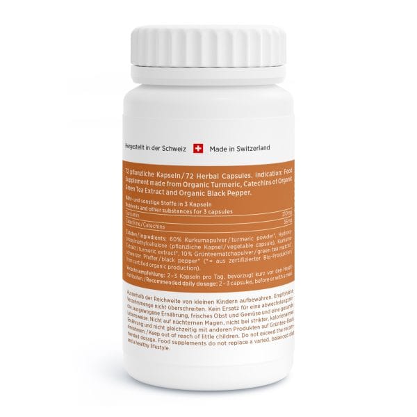Kurkuma-Vida_v4.0-Back Eine weiße Flasche Kräuterkapseln mit orangefarbenem Etikett, auf dem englischer und deutscher Text sowie die Schweizer Flagge zu sehen sind. Das Etikett listet Inhaltsstoffe wie Kurkuma und schwarzen Pfeffer auf und unterstreicht so die Schweizer Qualität.