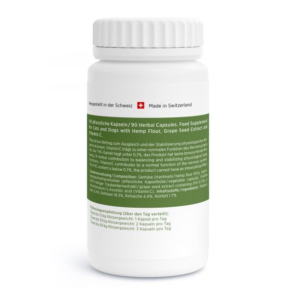 Eine weiße Flasche mit der Aufschrift „In der Schweiz hergestelltes Kräuterergänzungsmittel für Katzen und Hunde“. Das grüne Etikett hebt Hanfmehl, Traubenkernextrakt und Vitamin C hervor und enthält Anweisungen und Zutateninformationen auf Deutsch.