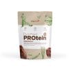 PurePlant PROtein_v1.0-Front Ein beigefarbener Pure Plant PROtein Schokoladenbeutel mit Erbsenschoten, Schokolade und Getreide auf dem Etikett hebt die veganen Energievorteile hervor – ideal zum Mischen mit einem Shaker „Blender Bottle Prostak Pro“.