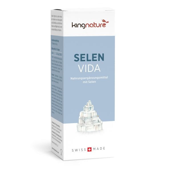 Eine weiß-hellblaue Schachtel mit der Aufschrift „Selen Vida“, einem in der Schweiz hergestellten Nahrungsergänzungsmittel mit Selen. Die Verpackung zeigt eine Abbildung weißer Mineralsteine und einen deutschen Text.