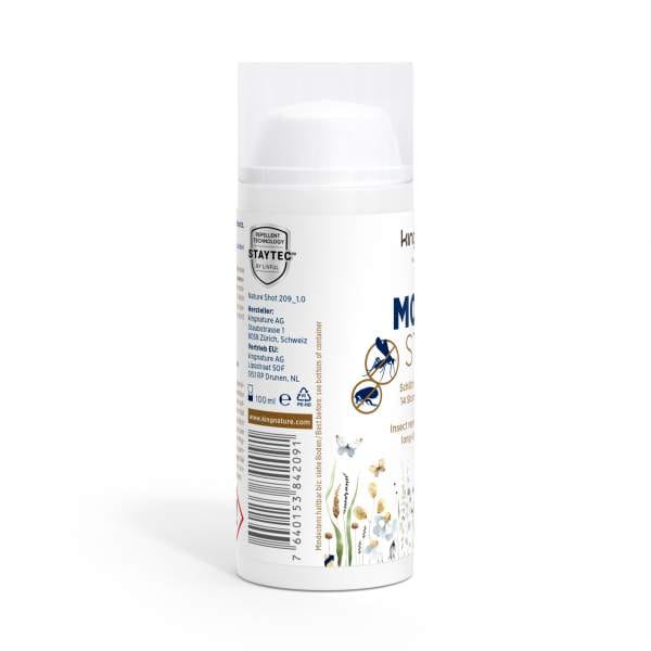 mozzystop_online_lotion_Kaufen_Schweiz_s Eine 100 ml weiße MozzyStop Insektenschutz-Sprühflasche mit blau-goldenem Etikett mit Blumen-, Kräuter- und Insektensymbolen. Barcode und Produktdetails sind teilweise an der Seite angebracht.